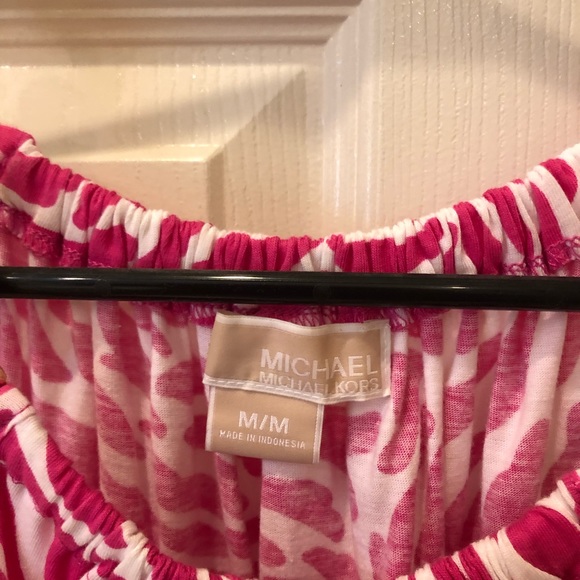 Pink and white cheetah top with chain - Picture 3 of 3